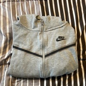 Girls XL Nike tech-fleece